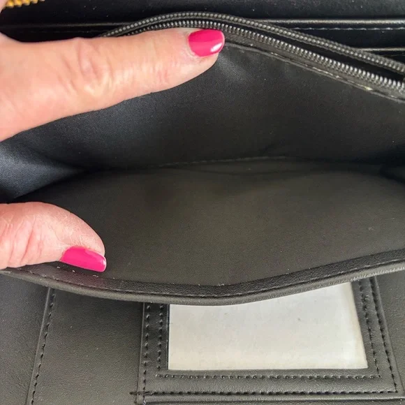 ☀️Betsey Johnson Black Wristlet with Colorful Fruit Embroidery - Picture 5 of 9